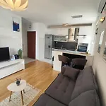 Apartment Pearl Split