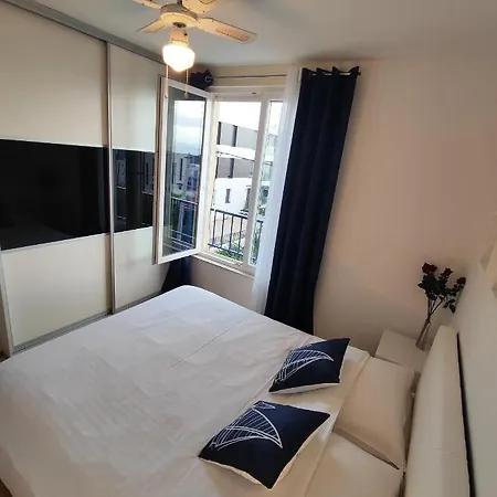 Apartment Pearl Split