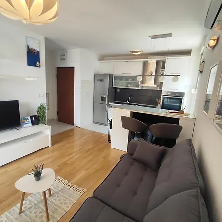 Apartment Pearl Split